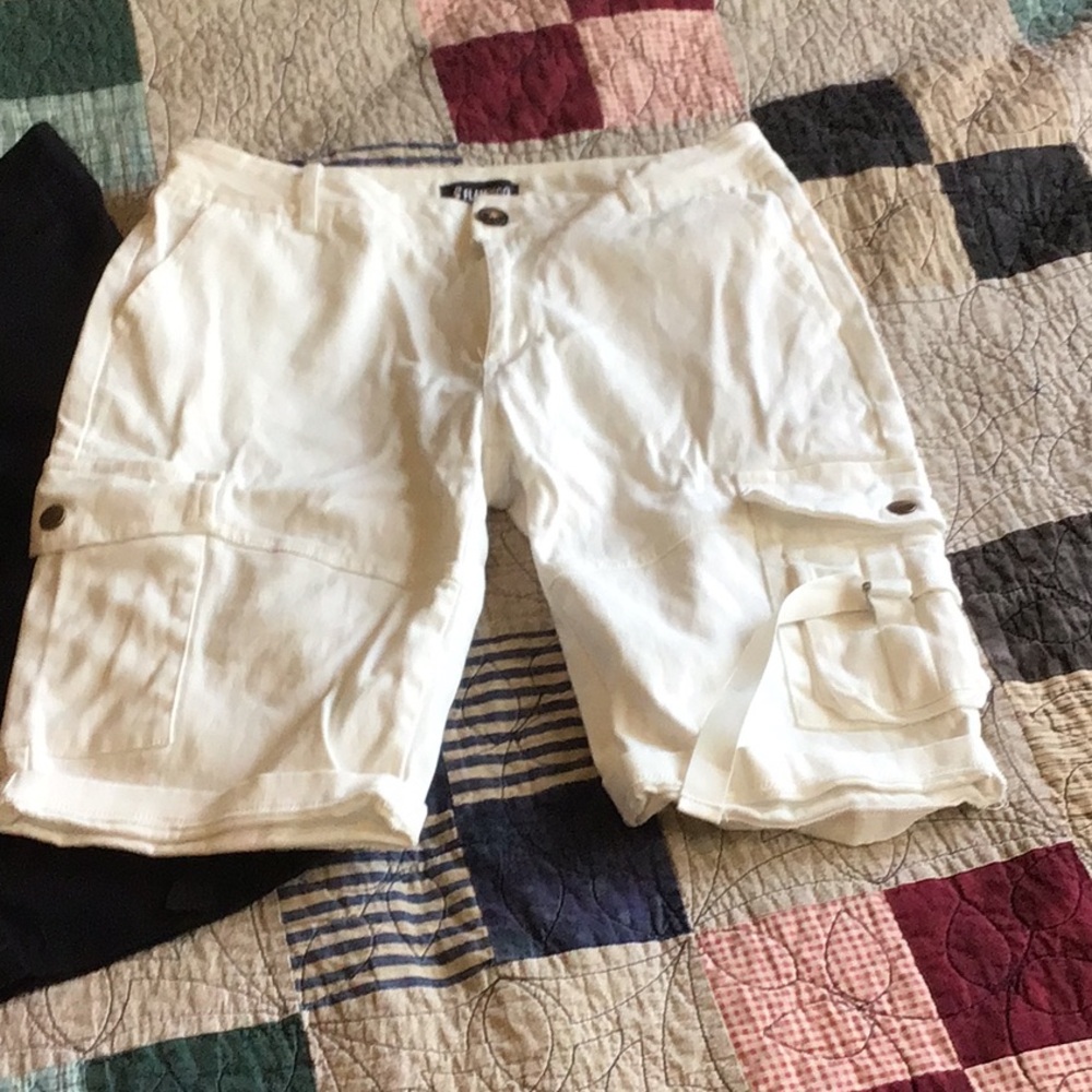 Flamingo Urban White Cargo Shorts Lightweight Design